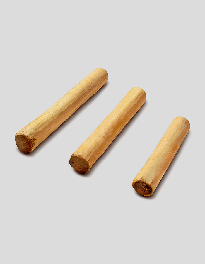 Natural round posts, extra straight, peeled and smoothed from robinia wood