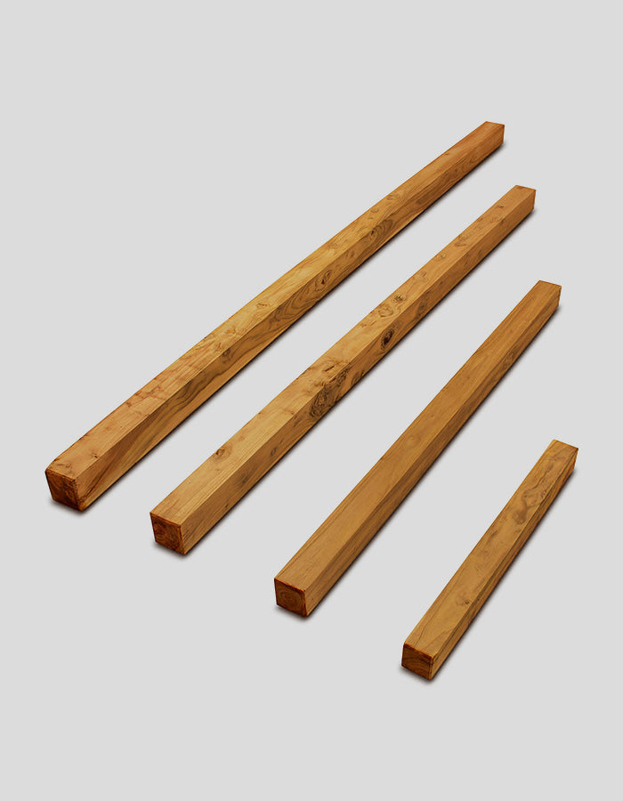 Square palisades planed from robinia wood