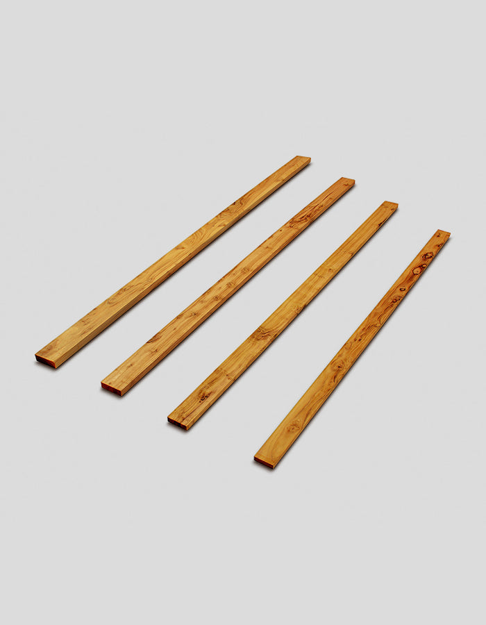 Planches rabotées en bois de robinier