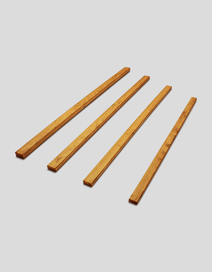 Planches rabotées et poncées, en bois de robinier