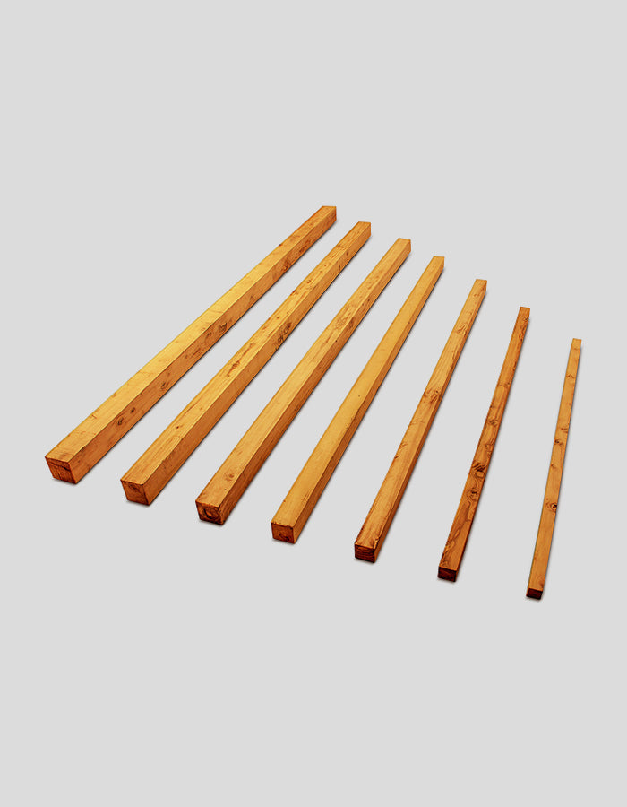 Pièce de bois carrée, poncée, en bois de robinier