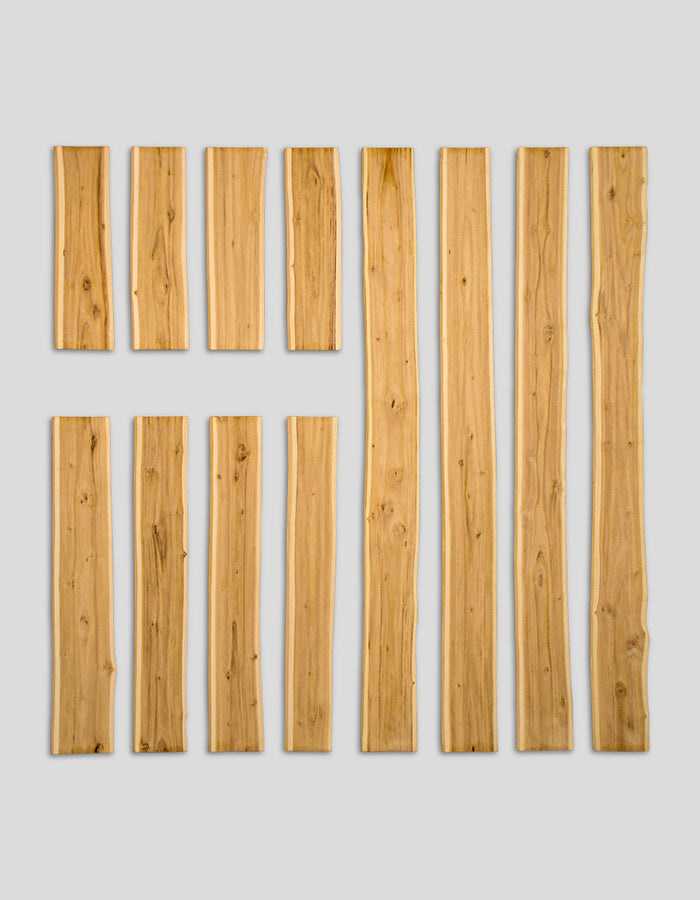 Lattes de façade en bois, bord d'arbre (non bordé), poncées, en bois de robinier