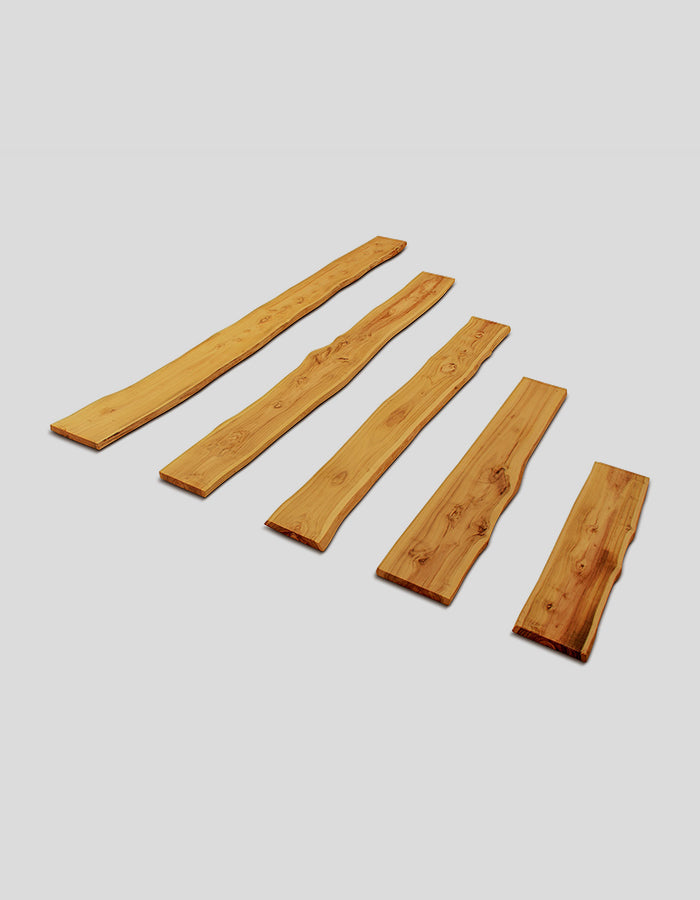 planches rabotées sans bords, en bois de robinier