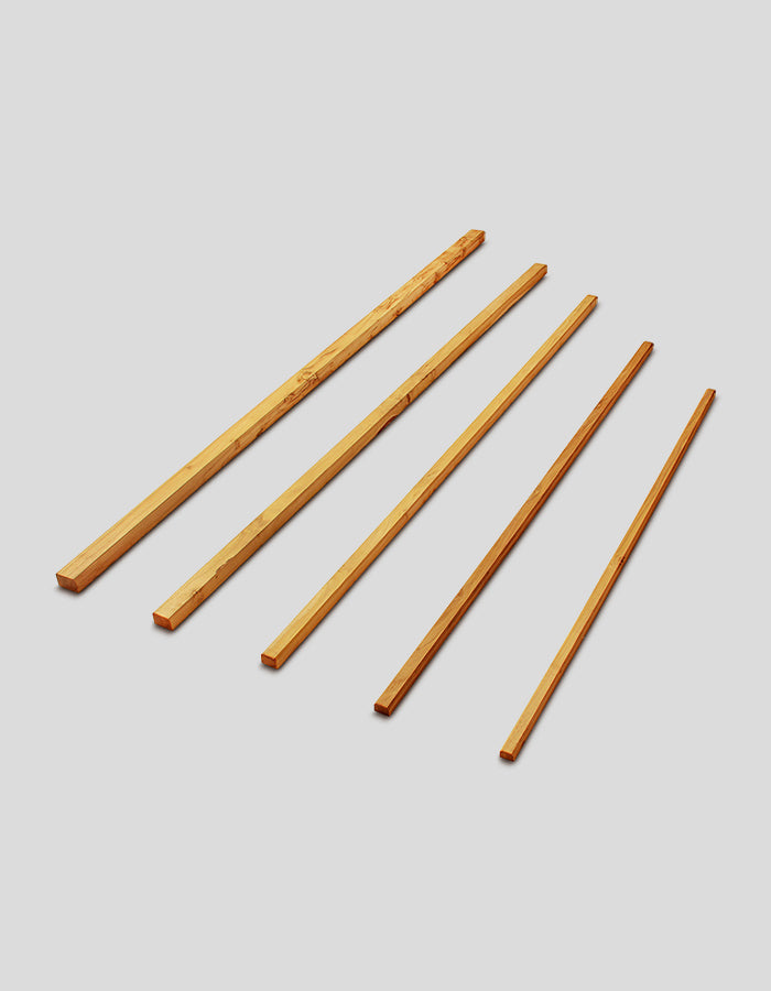 Lattes rabotées et poncées en bois de robinier